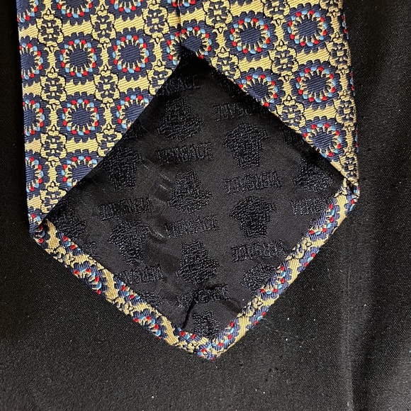 Mens Versace Gold/Navy Silk Tie NWOT - Picture 4 of 5